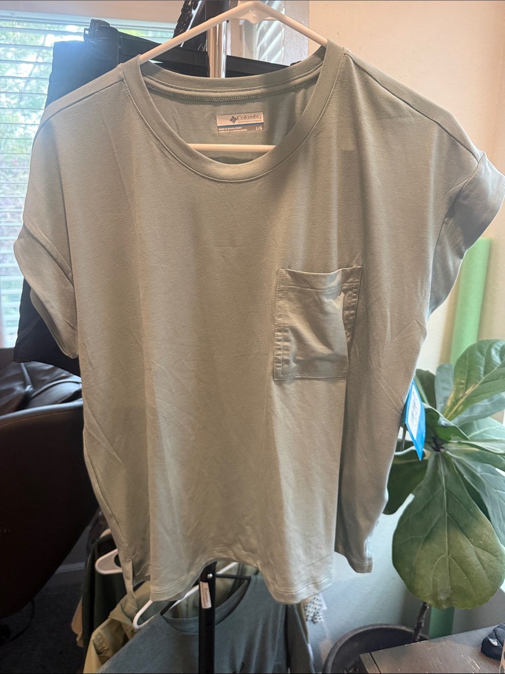 Columbia Women's Sage Green Short Sleeve Pocket Tee
